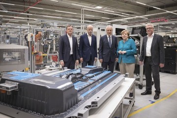 Batterijfabriek Daimler markeert nieuw tijdperk