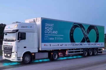 Ginaf truck wordt draadloos opgeladen in Zweden