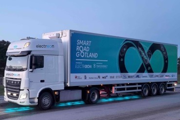 Ginaf truck wordt draadloos opgeladen in Zweden