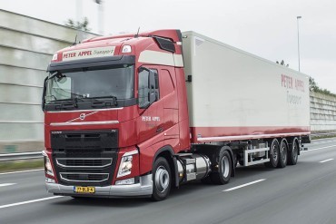 Zes Volvo LNG trucks voor Peter Appel