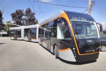 24 meter elektrische Exqui.City bus op Busworld Kortrijk