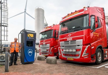 Van Kuijk Groep investeert in drie Volvo FH Electric trekkers