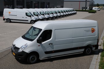24 Renault Master bestelwagens voor Dehton
