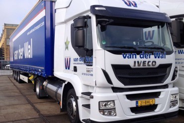 Low Deck Iveco trekker op LNG voor Van der Wal