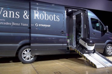 Daimler investeert in Robovan van Starship