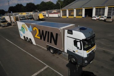 Emons en Vos Logistics testen zonnepanelen op trailerdaken