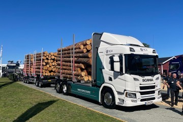 Scania met 80 tons elektrische houtcombi naar Elmia