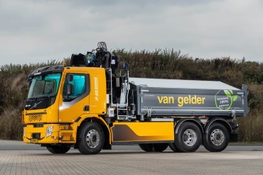Vier elektrische Volvo trucks voor Van Gelder